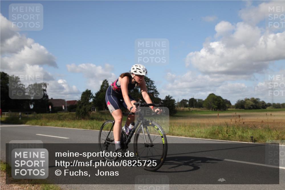 25.08.2024 - Elbe Triathlon Hamburg Fuchs,  Jonas http://msf.ph/oto/6825725 25.08.2024 11:22:42 Radfahren 1667, 1696, 1679, 1612 meine-sportfotos.de