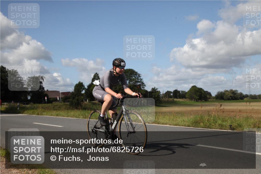 25.08.2024 - Elbe Triathlon Hamburg Fuchs,  Jonas http://msf.ph/oto/6825726 25.08.2024 11:22:40 Radfahren 1667, 1696, 1679, 1612 meine-sportfotos.de