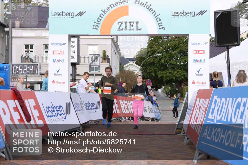 25.08.2024 - 20. Blankeneser Heldenlauf Strokosch-Dieckow http://msf.ph/oto/6825741 25.08.2024 09:53:14 Ziel 225, 226 meine-sportfotos.de