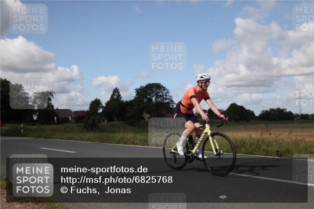 25.08.2024 - Elbe Triathlon Hamburg Fuchs,  Jonas http://msf.ph/oto/6825768 25.08.2024 11:20:40 Radfahren 1720, 1697, 1588 meine-sportfotos.de