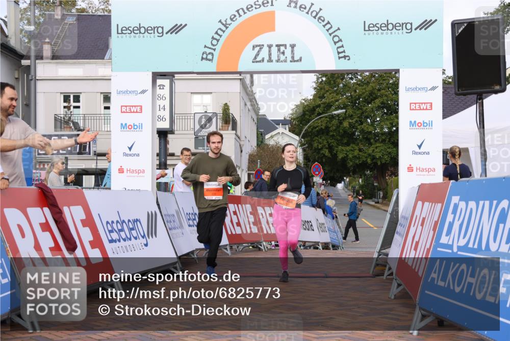 25.08.2024 - 20. Blankeneser Heldenlauf Strokosch-Dieckow http://msf.ph/oto/6825773 25.08.2024 09:53:15 Ziel 225, 226 meine-sportfotos.de