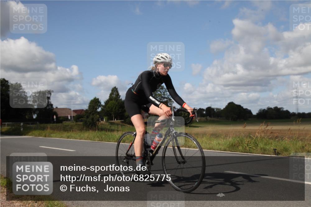 25.08.2024 - Elbe Triathlon Hamburg Fuchs,  Jonas http://msf.ph/oto/6825775 25.08.2024 11:20:34 Radfahren 1652, 1720, 1697 meine-sportfotos.de