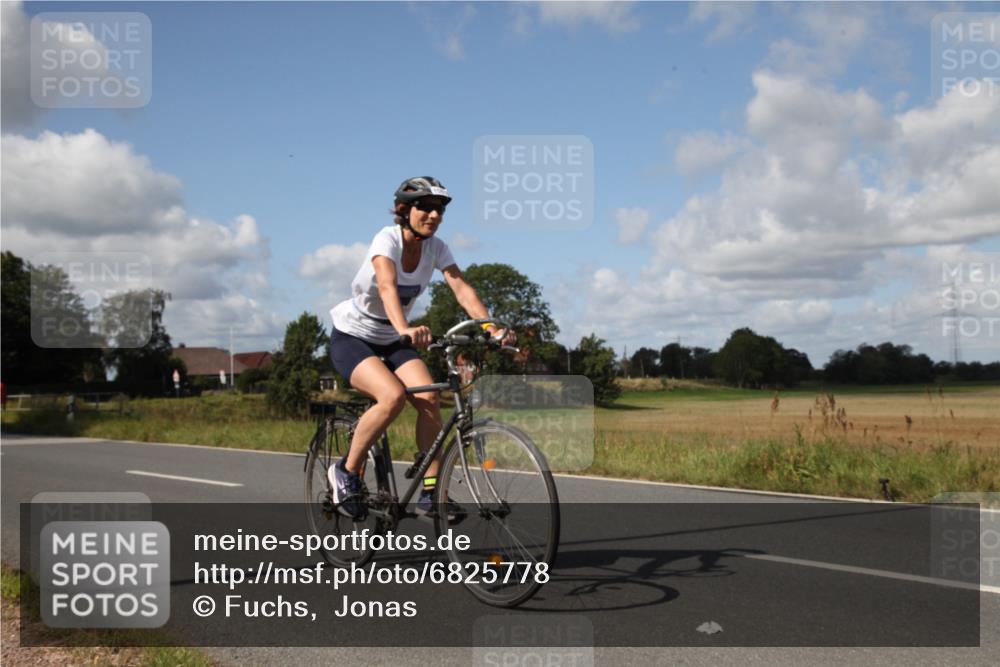 25.08.2024 - Elbe Triathlon Hamburg Fuchs,  Jonas http://msf.ph/oto/6825778 25.08.2024 11:20:23 Radfahren 1557 meine-sportfotos.de