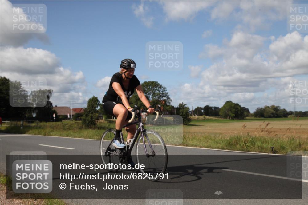 25.08.2024 - Elbe Triathlon Hamburg Fuchs,  Jonas http://msf.ph/oto/6825791 25.08.2024 11:19:47 Radfahren 1685, 1628, 1536 meine-sportfotos.de