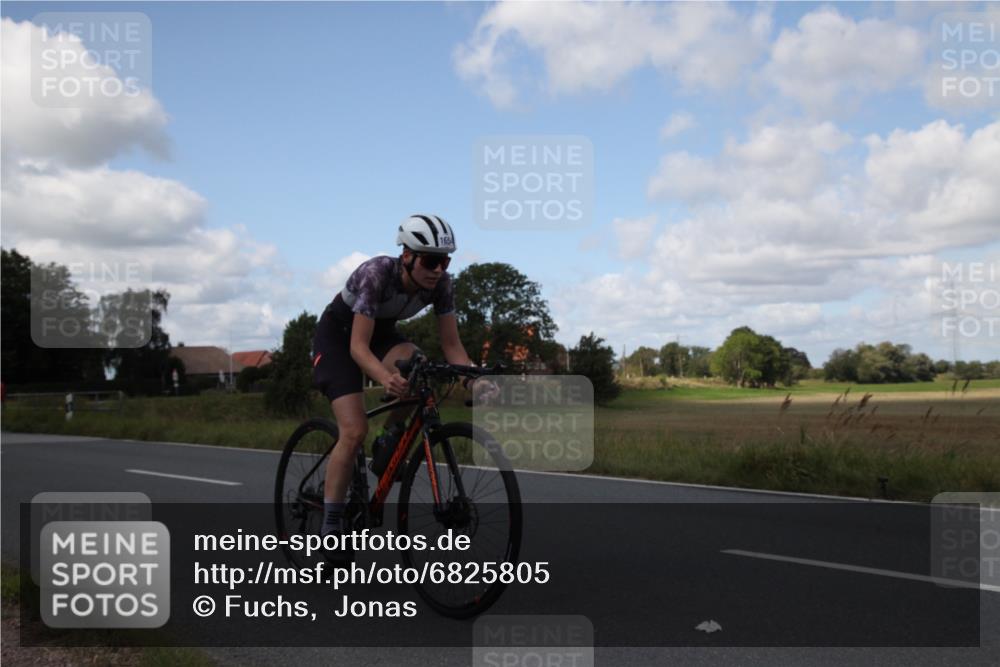 25.08.2024 - Elbe Triathlon Hamburg Fuchs,  Jonas http://msf.ph/oto/6825805 25.08.2024 11:19:18 Radfahren 1654 meine-sportfotos.de