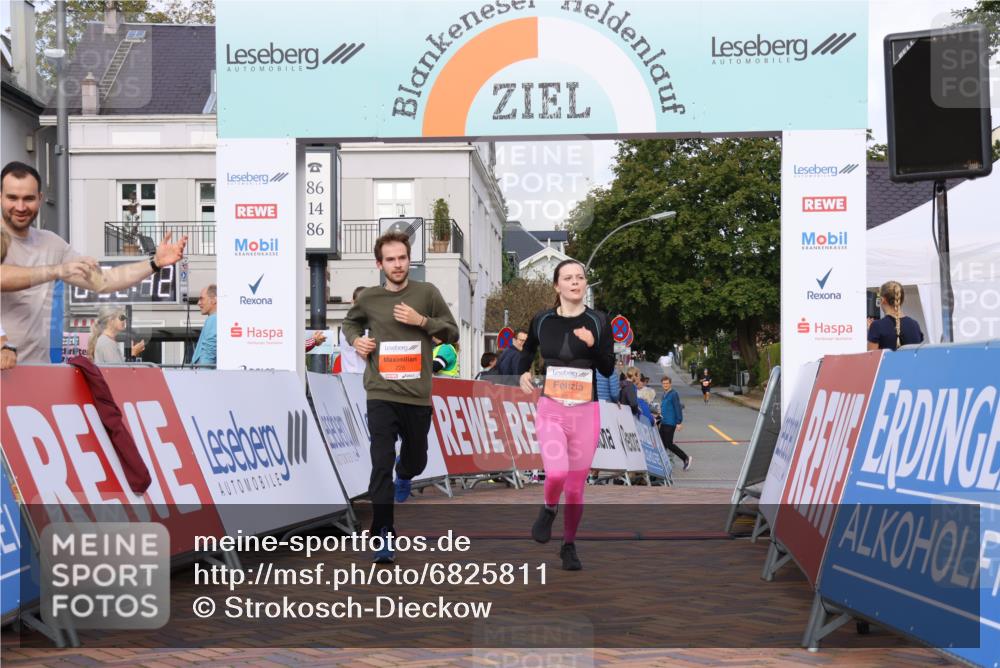 25.08.2024 - 20. Blankeneser Heldenlauf Strokosch-Dieckow http://msf.ph/oto/6825811 25.08.2024 09:53:15 Ziel 225, 226 meine-sportfotos.de