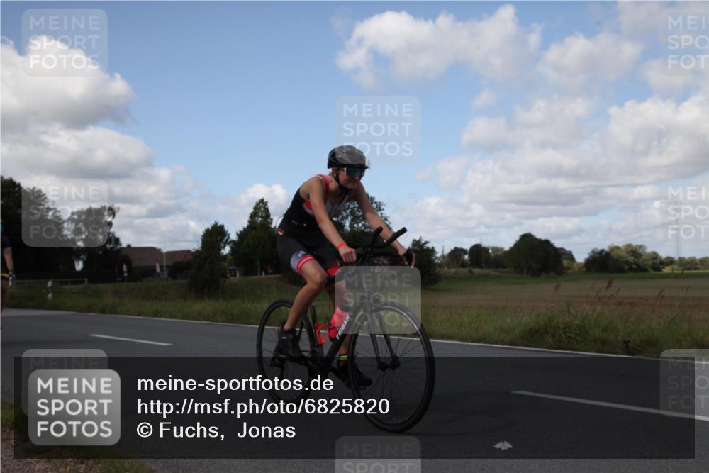 25.08.2024 - Elbe Triathlon Hamburg Fuchs,  Jonas http://msf.ph/oto/6825820 25.08.2024 11:18:53 Radfahren 1719, 1717, 1686, 1704 meine-sportfotos.de