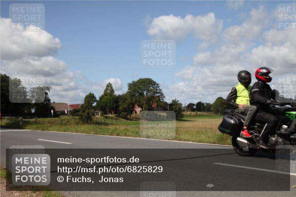 25.08.2024 - Elbe Triathlon Hamburg Fuchs,  Jonas http://msf.ph/oto/6825829 25.08.2024 11:18:24 Radfahren  meine-sportfotos.de