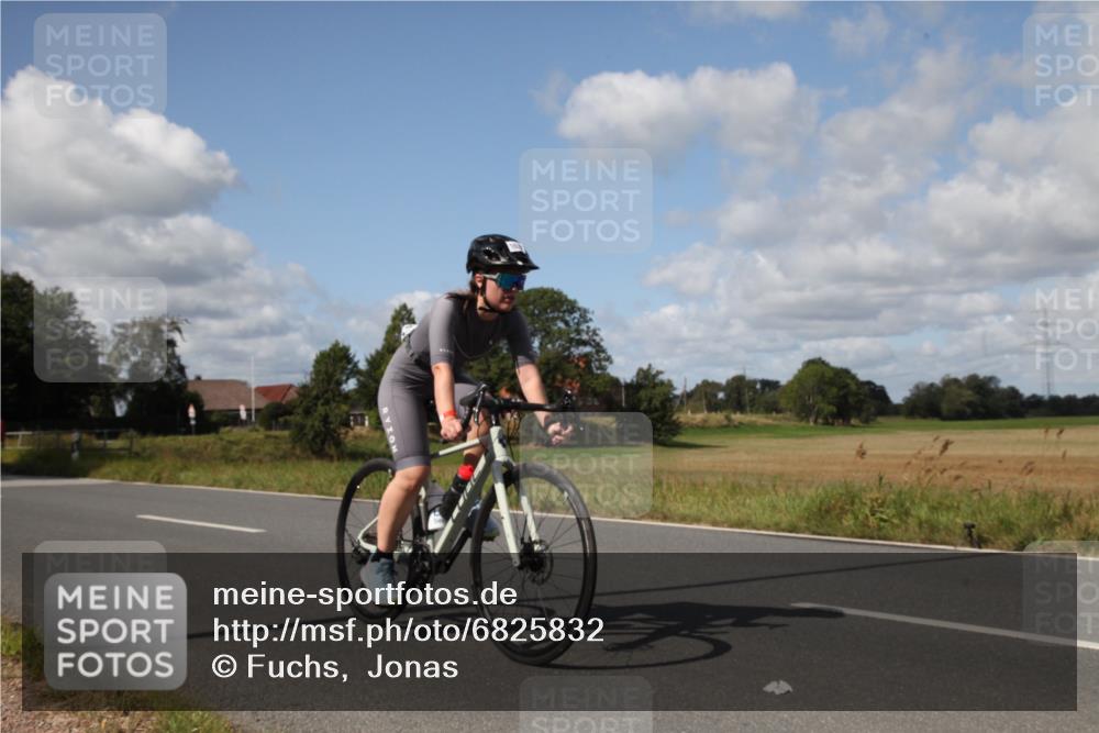25.08.2024 - Elbe Triathlon Hamburg Fuchs,  Jonas http://msf.ph/oto/6825832 25.08.2024 11:18:08 Radfahren 1594, 1710, 1637 meine-sportfotos.de