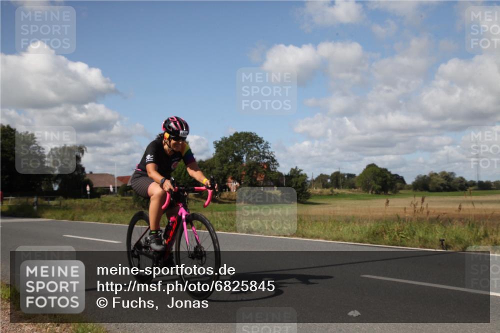 25.08.2024 - Elbe Triathlon Hamburg Fuchs,  Jonas http://msf.ph/oto/6825845 25.08.2024 11:17:43 Radfahren 1646, 1583, 1663 meine-sportfotos.de