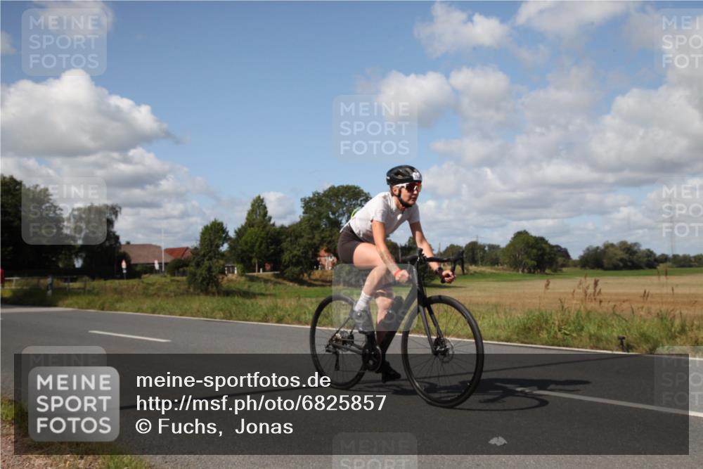 25.08.2024 - Elbe Triathlon Hamburg Fuchs,  Jonas http://msf.ph/oto/6825857 25.08.2024 11:17:24 Radfahren 1692, 1694, 1699 meine-sportfotos.de