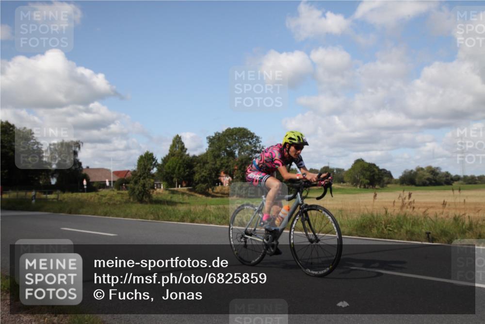 25.08.2024 - Elbe Triathlon Hamburg Fuchs,  Jonas http://msf.ph/oto/6825859 25.08.2024 11:17:19 Radfahren 1503, 1692, 1694 meine-sportfotos.de