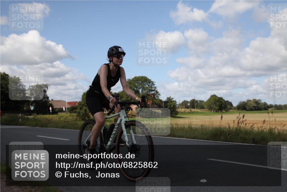 25.08.2024 - Elbe Triathlon Hamburg Fuchs,  Jonas http://msf.ph/oto/6825862 25.08.2024 11:17:17 Radfahren 1503, 1692, 1694 meine-sportfotos.de