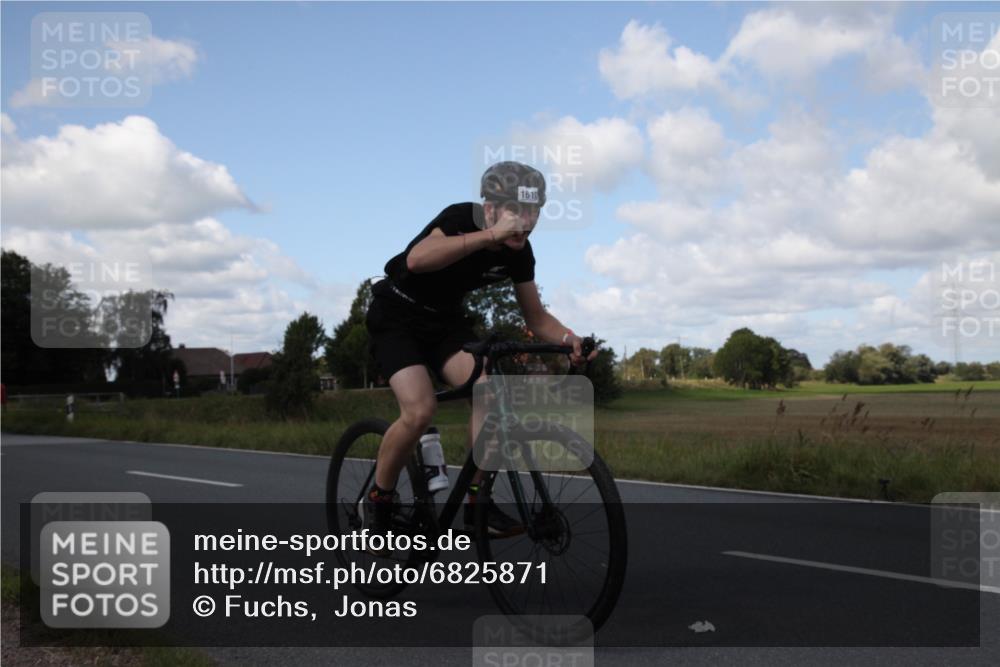 25.08.2024 - Elbe Triathlon Hamburg Fuchs,  Jonas http://msf.ph/oto/6825871 25.08.2024 11:17:01 Radfahren 1610, 1714 meine-sportfotos.de