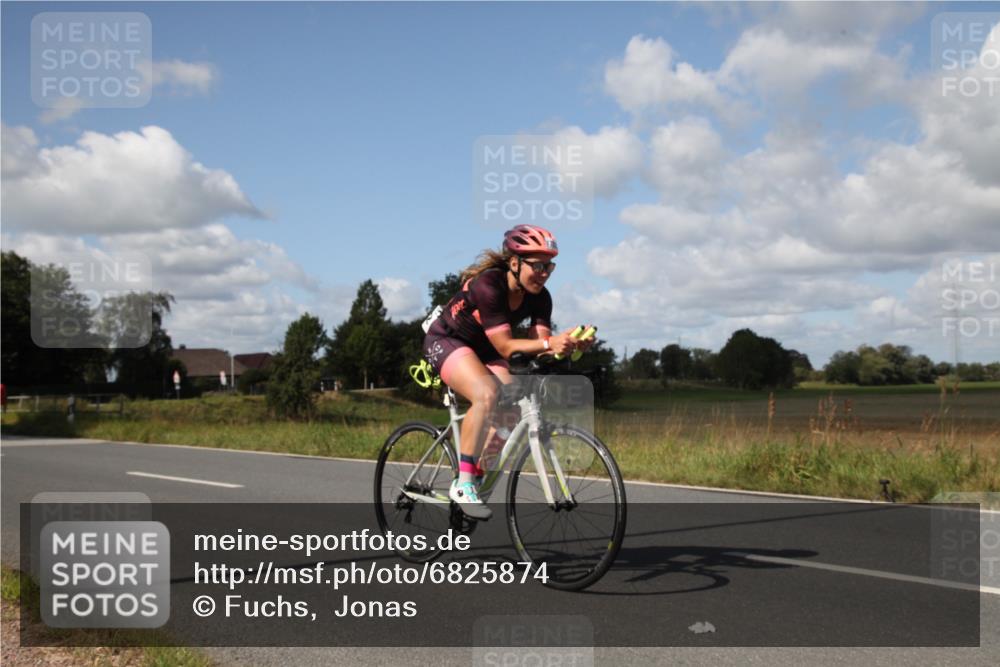 25.08.2024 - Elbe Triathlon Hamburg Fuchs,  Jonas http://msf.ph/oto/6825874 25.08.2024 11:16:47 Radfahren 1527, 1538, 1702 meine-sportfotos.de