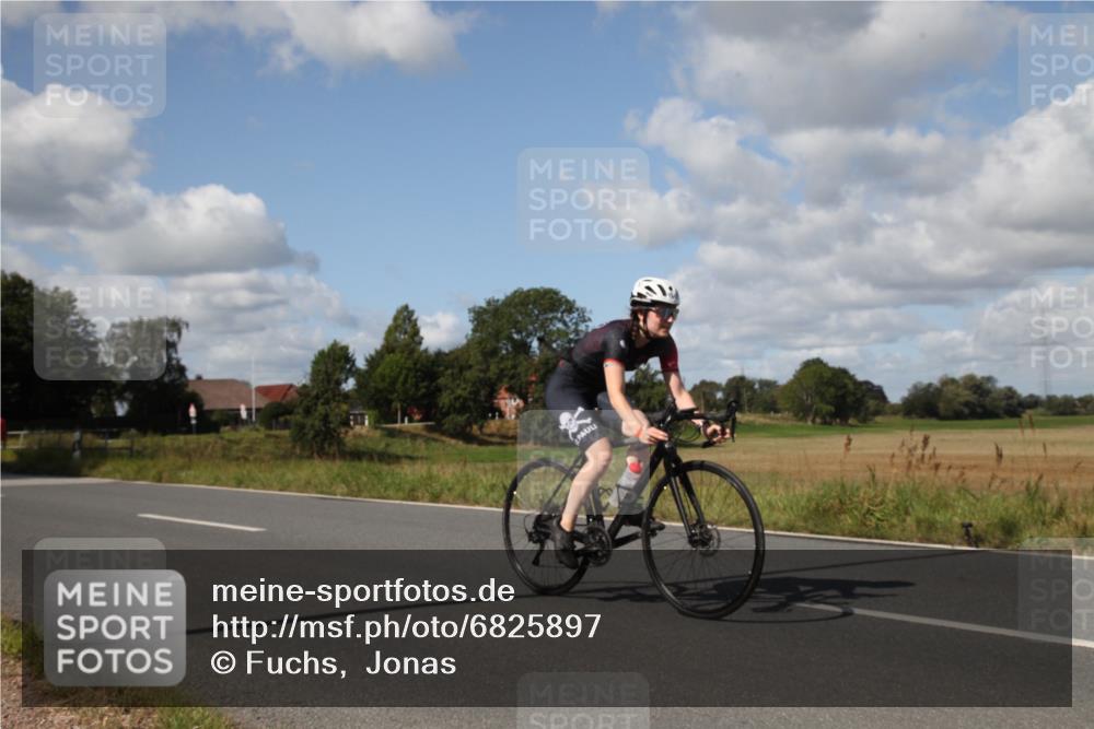 25.08.2024 - Elbe Triathlon Hamburg Fuchs,  Jonas http://msf.ph/oto/6825897 25.08.2024 11:15:24 Radfahren 1689, 1528, 1645 meine-sportfotos.de