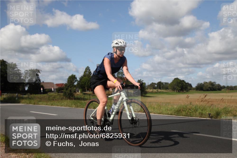 25.08.2024 - Elbe Triathlon Hamburg Fuchs,  Jonas http://msf.ph/oto/6825931 25.08.2024 11:14:22 Radfahren 1523, 1486, 757, 1716 meine-sportfotos.de
