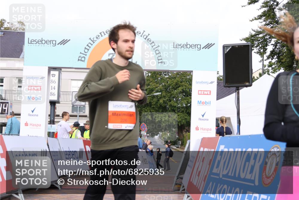 25.08.2024 - 20. Blankeneser Heldenlauf Strokosch-Dieckow http://msf.ph/oto/6825935 25.08.2024 09:53:17 Ziel 225, 226 meine-sportfotos.de