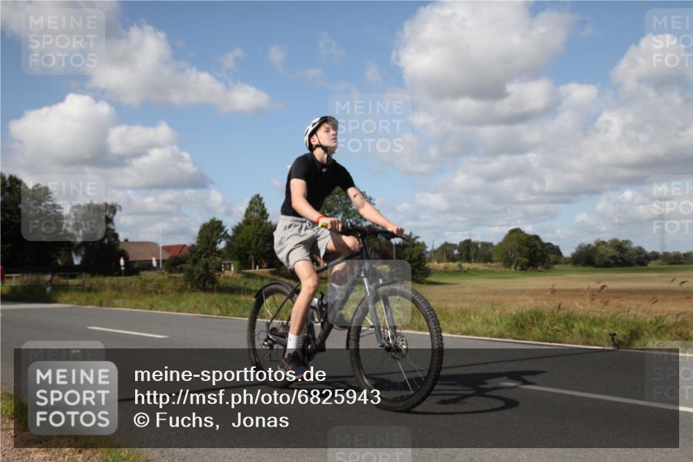 25.08.2024 - Elbe Triathlon Hamburg Fuchs,  Jonas http://msf.ph/oto/6825943 25.08.2024 11:13:31 Radfahren 1604 meine-sportfotos.de