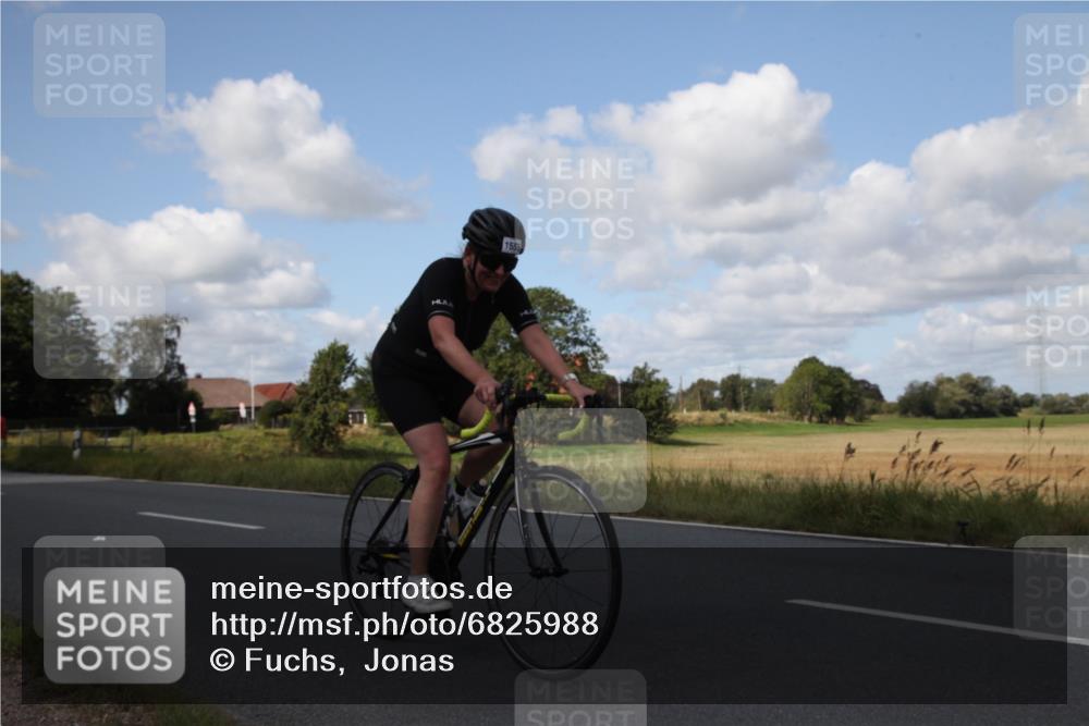 25.08.2024 - Elbe Triathlon Hamburg Fuchs,  Jonas http://msf.ph/oto/6825988 25.08.2024 11:12:01 Radfahren 1553 meine-sportfotos.de
