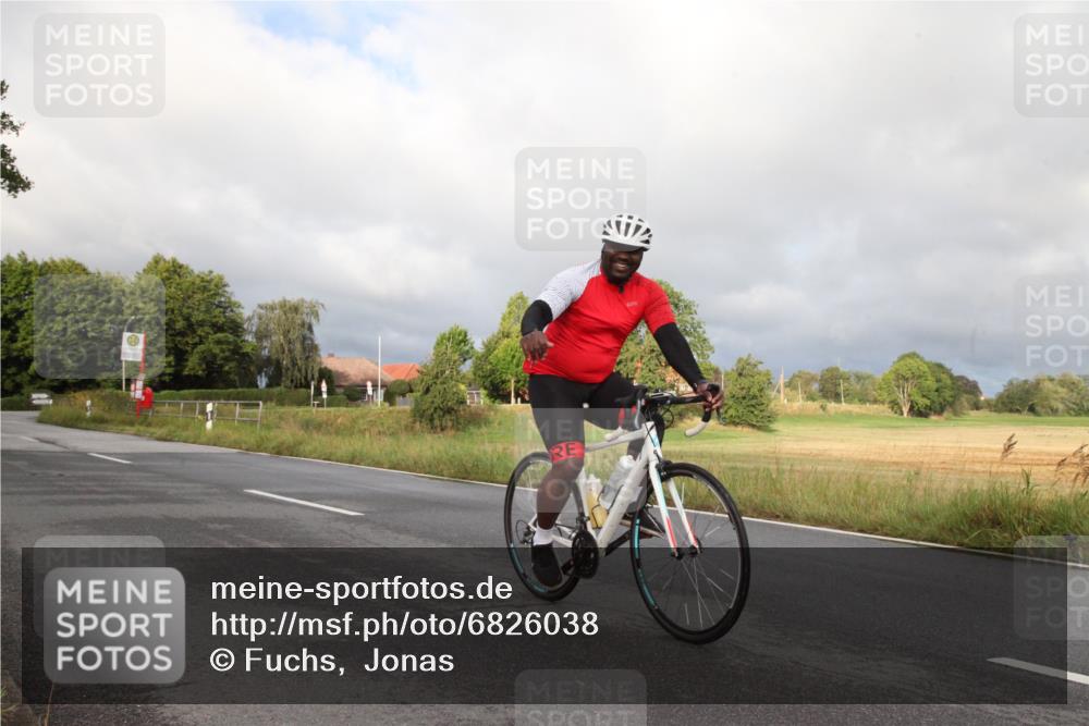 25.08.2024 - Elbe Triathlon Hamburg Fuchs,  Jonas http://msf.ph/oto/6826038 25.08.2024 08:08:31 Radfahren  meine-sportfotos.de