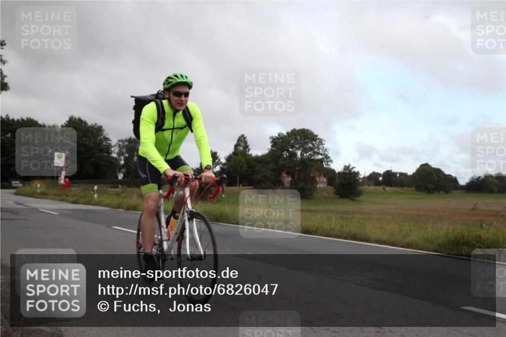 25.08.2024 - Elbe Triathlon Hamburg Fuchs,  Jonas http://msf.ph/oto/6826047 25.08.2024 08:22:46 Radfahren  meine-sportfotos.de