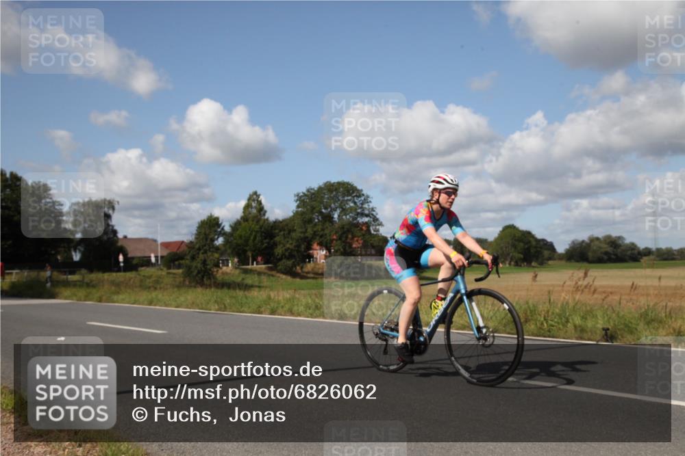 25.08.2024 - Elbe Triathlon Hamburg Fuchs,  Jonas http://msf.ph/oto/6826062 25.08.2024 11:10:04 Radfahren 1671, 1712, 1670, 1572, 1517, 1508 meine-sportfotos.de