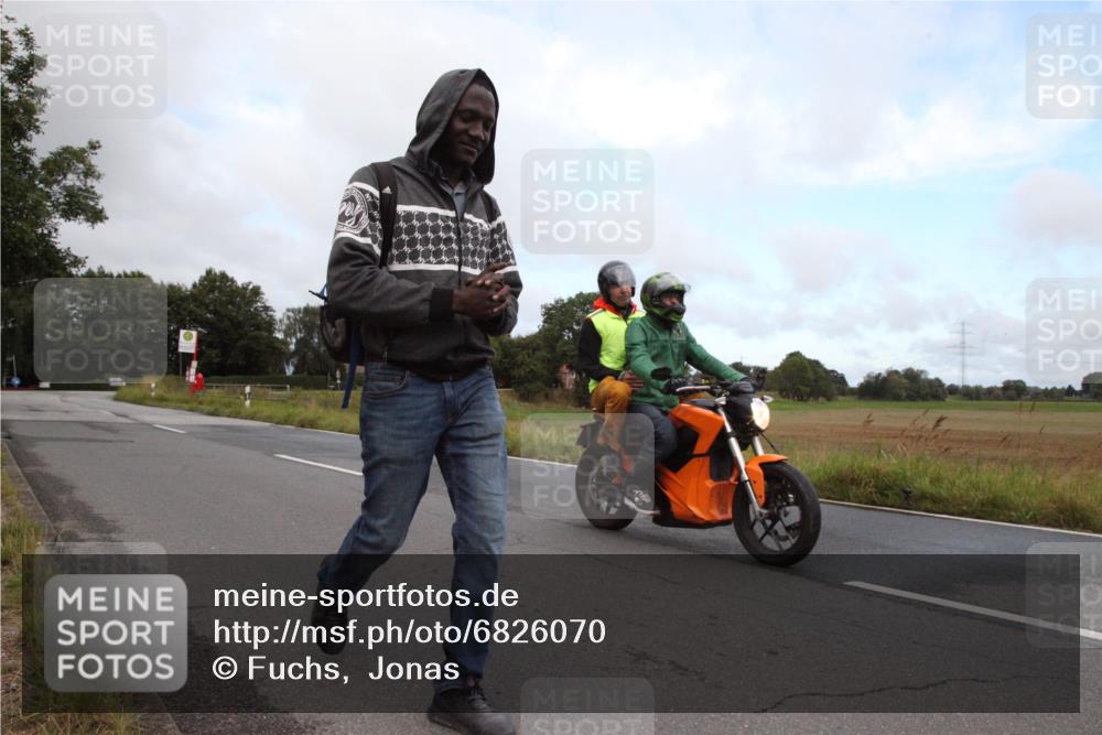 25.08.2024 - Elbe Triathlon Hamburg Fuchs,  Jonas http://msf.ph/oto/6826070 25.08.2024 08:26:12 Radfahren  meine-sportfotos.de
