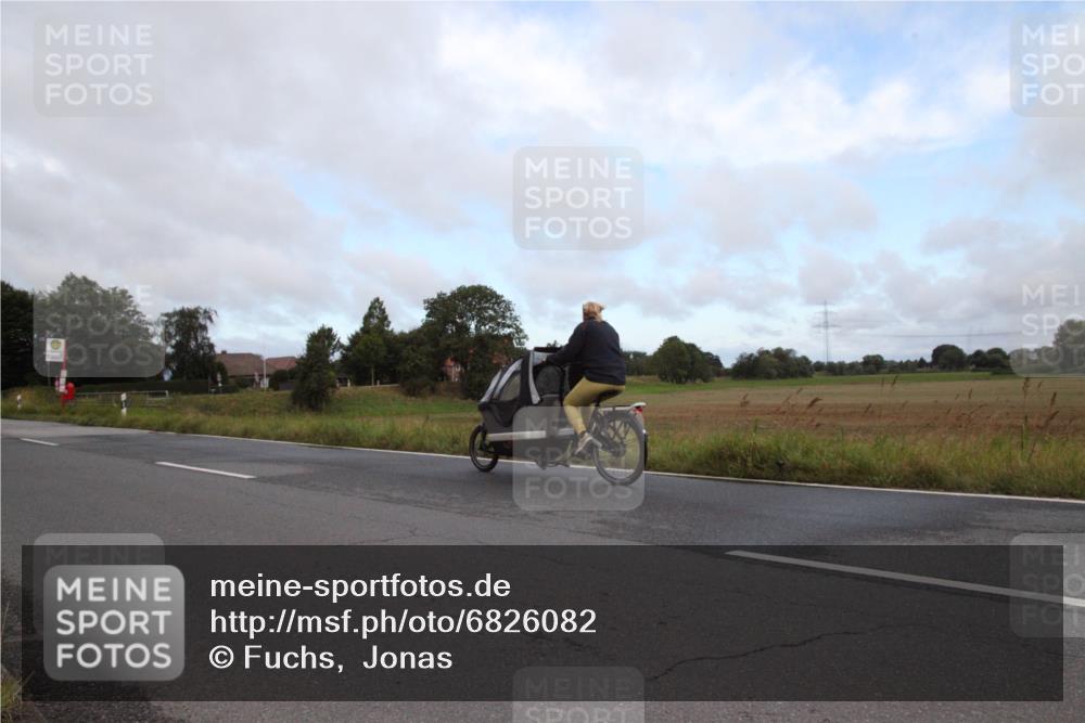 25.08.2024 - Elbe Triathlon Hamburg Fuchs,  Jonas http://msf.ph/oto/6826082 25.08.2024 08:27:00 Radfahren  meine-sportfotos.de