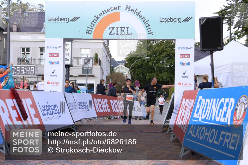 25.08.2024 - 20. Blankeneser Heldenlauf Strokosch-Dieckow http://msf.ph/oto/6826186 25.08.2024 09:54:21 Ziel 229, 230 meine-sportfotos.de