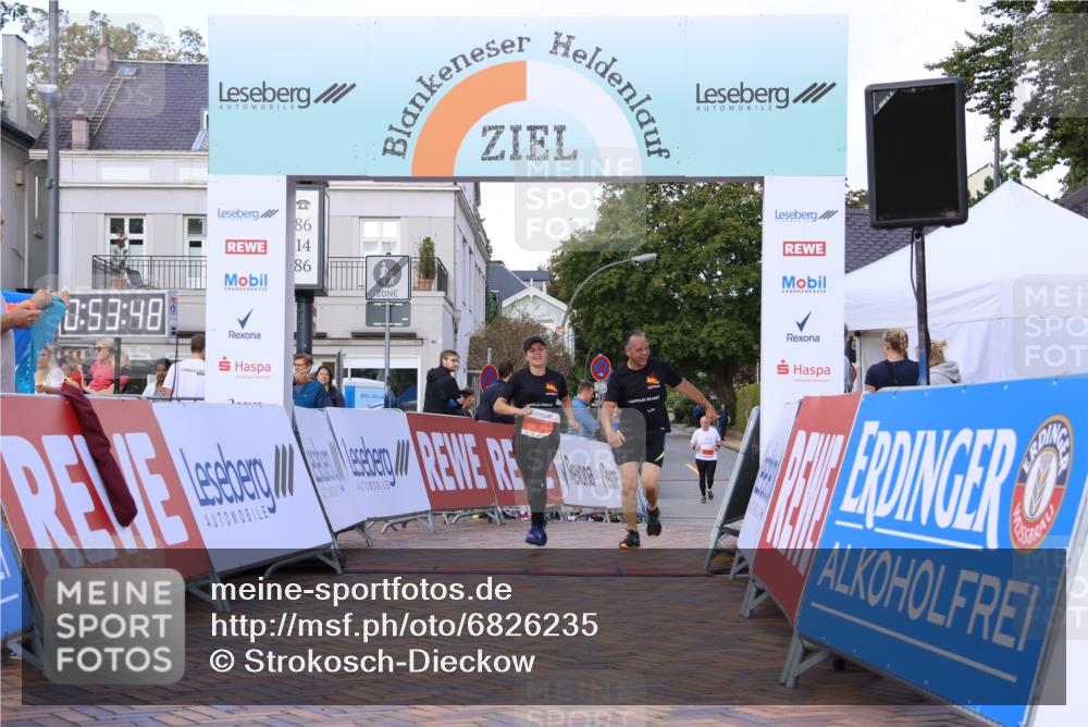 25.08.2024 - 20. Blankeneser Heldenlauf Strokosch-Dieckow http://msf.ph/oto/6826235 25.08.2024 09:54:21 Ziel 229, 230 meine-sportfotos.de