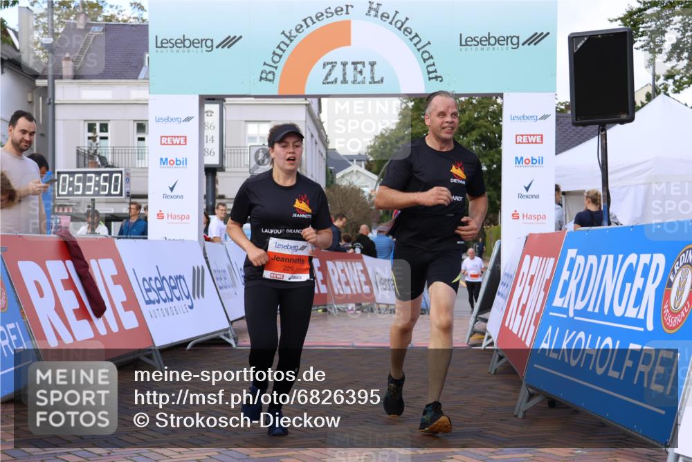 25.08.2024 - 20. Blankeneser Heldenlauf Strokosch-Dieckow http://msf.ph/oto/6826395 25.08.2024 09:54:23 Ziel 229, 230 meine-sportfotos.de