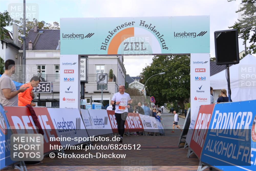 25.08.2024 - 20. Blankeneser Heldenlauf Strokosch-Dieckow http://msf.ph/oto/6826512 25.08.2024 09:54:29 Ziel 116, 229, 230 meine-sportfotos.de