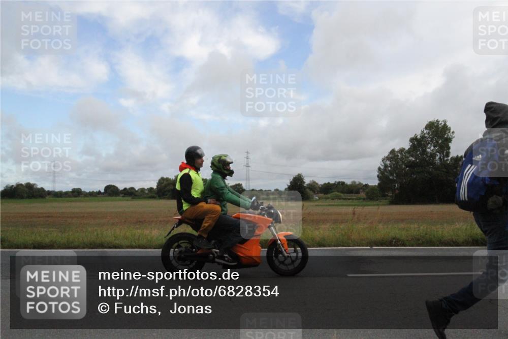 25.08.2024 - Elbe Triathlon Hamburg Fuchs,  Jonas http://msf.ph/oto/6828354 25.08.2024 08:26:11 Radfahren  meine-sportfotos.de