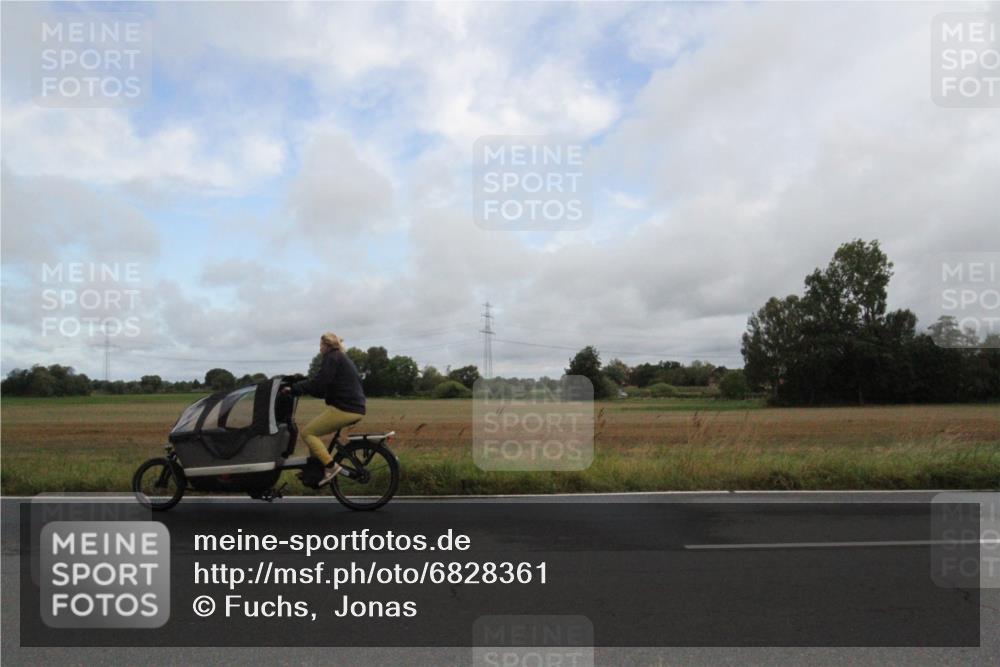 25.08.2024 - Elbe Triathlon Hamburg Fuchs,  Jonas http://msf.ph/oto/6828361 25.08.2024 08:26:58 Radfahren  meine-sportfotos.de
