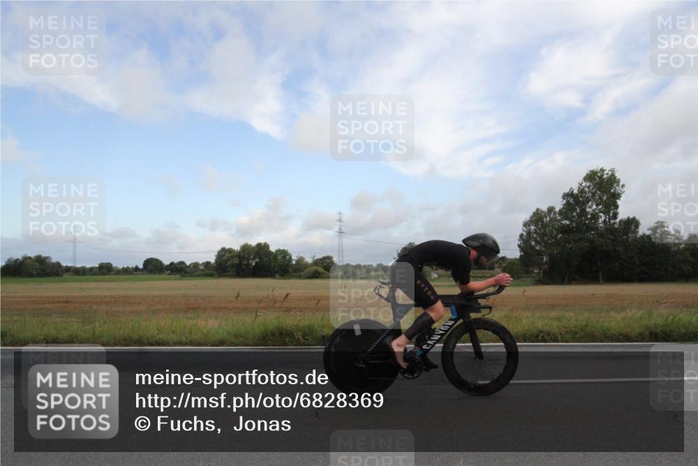 25.08.2024 - Elbe Triathlon Hamburg Fuchs,  Jonas http://msf.ph/oto/6828369 25.08.2024 08:35:24 Radfahren 47 meine-sportfotos.de