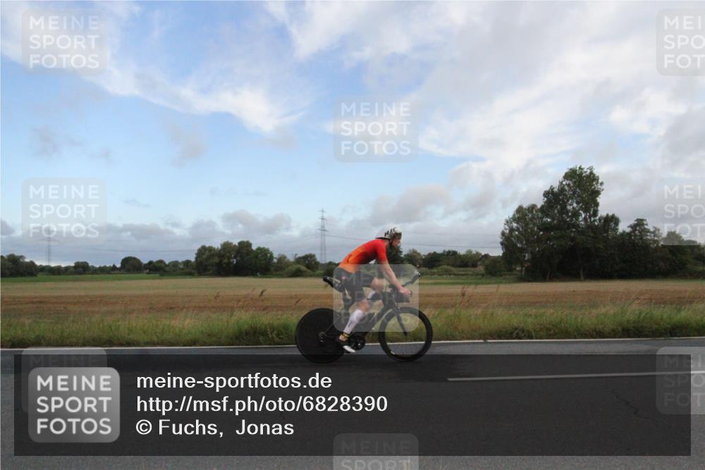 25.08.2024 - Elbe Triathlon Hamburg Fuchs,  Jonas http://msf.ph/oto/6828390 25.08.2024 08:38:19 Radfahren 68 meine-sportfotos.de