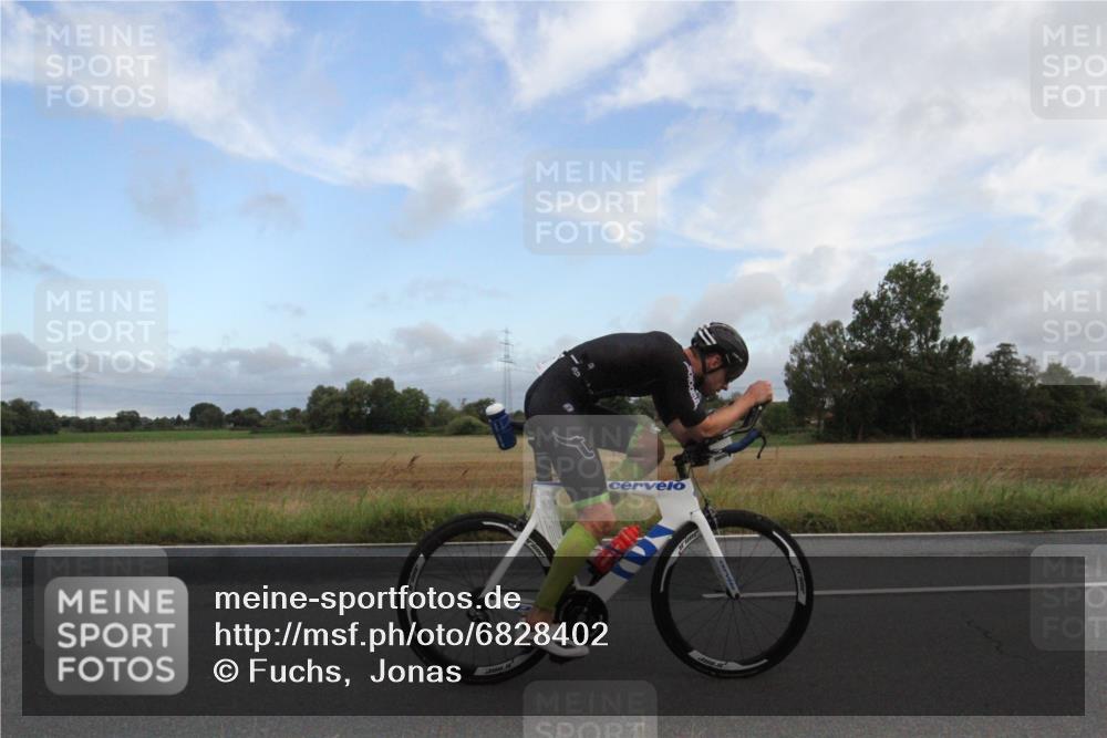 25.08.2024 - Elbe Triathlon Hamburg Fuchs,  Jonas http://msf.ph/oto/6828402 25.08.2024 08:38:49 Radfahren 37 meine-sportfotos.de