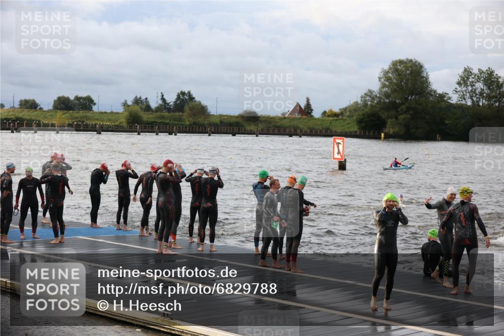 25.08.2024 - Elbe Triathlon Hamburg H.Heesch http://msf.ph/oto/6829788 25.08.2024 07:54:24 Schwimmen  meine-sportfotos.de