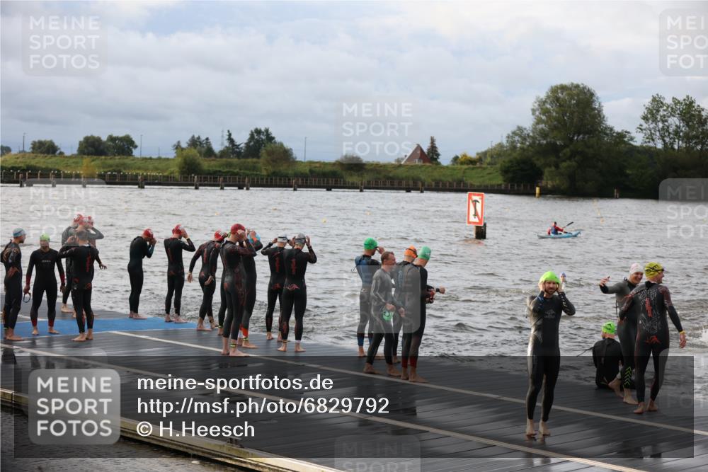 25.08.2024 - Elbe Triathlon Hamburg H.Heesch http://msf.ph/oto/6829792 25.08.2024 07:54:24 Schwimmen  meine-sportfotos.de
