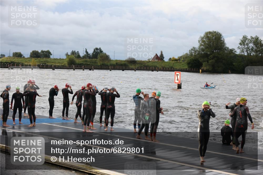 25.08.2024 - Elbe Triathlon Hamburg H.Heesch http://msf.ph/oto/6829801 25.08.2024 07:54:24 Schwimmen  meine-sportfotos.de