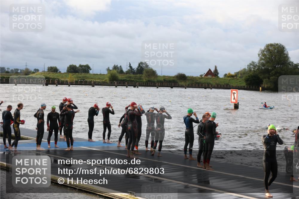 25.08.2024 - Elbe Triathlon Hamburg H.Heesch http://msf.ph/oto/6829803 25.08.2024 07:54:25 Schwimmen  meine-sportfotos.de