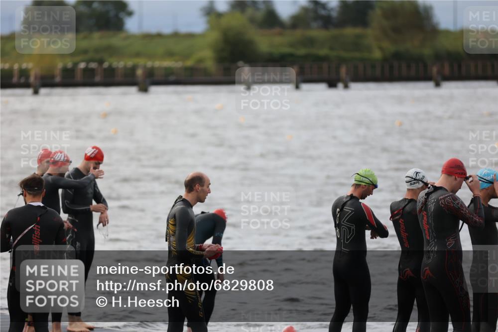 25.08.2024 - Elbe Triathlon Hamburg H.Heesch http://msf.ph/oto/6829808 25.08.2024 07:54:31 Schwimmen  meine-sportfotos.de