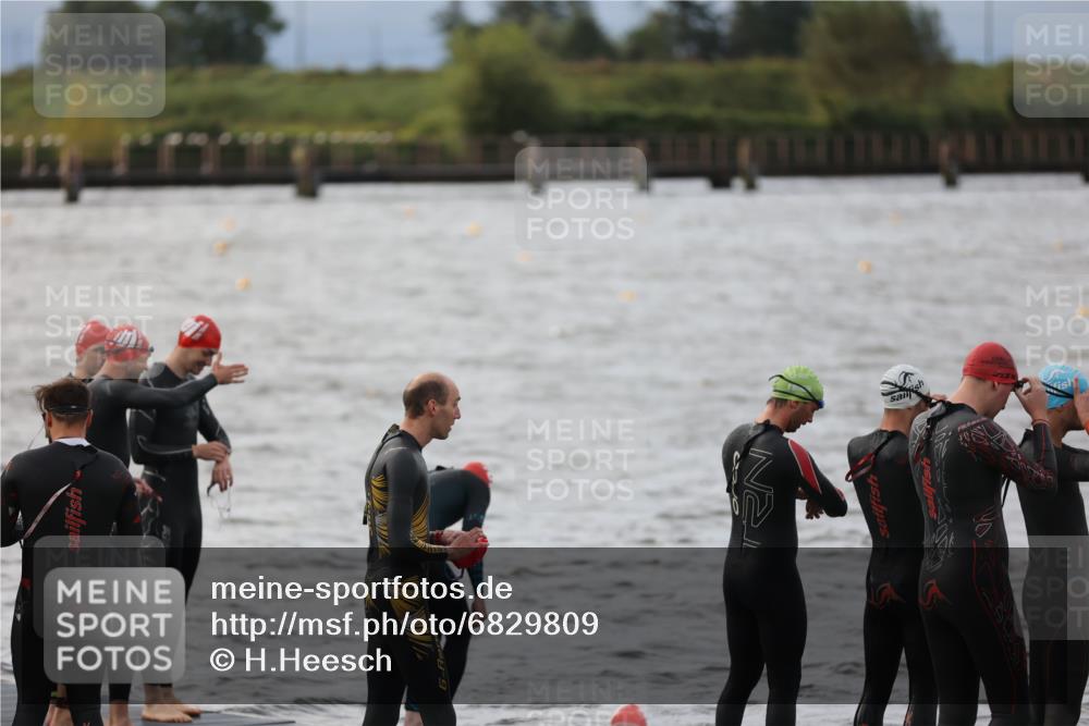 25.08.2024 - Elbe Triathlon Hamburg H.Heesch http://msf.ph/oto/6829809 25.08.2024 07:54:31 Schwimmen  meine-sportfotos.de
