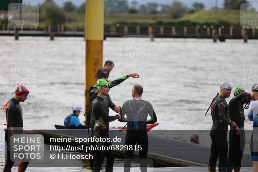 25.08.2024 - Elbe Triathlon Hamburg H.Heesch http://msf.ph/oto/6829815 25.08.2024 07:54:35 Schwimmen  meine-sportfotos.de