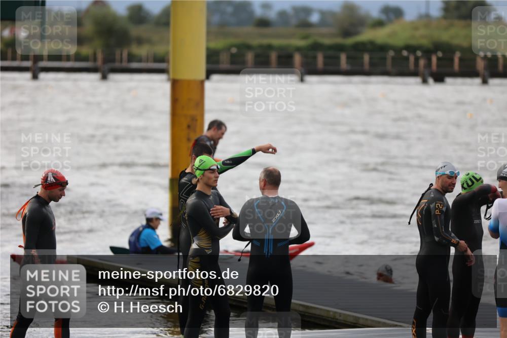 25.08.2024 - Elbe Triathlon Hamburg H.Heesch http://msf.ph/oto/6829820 25.08.2024 07:54:35 Schwimmen  meine-sportfotos.de