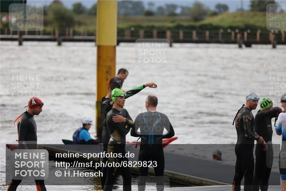 25.08.2024 - Elbe Triathlon Hamburg H.Heesch http://msf.ph/oto/6829823 25.08.2024 07:54:35 Schwimmen  meine-sportfotos.de