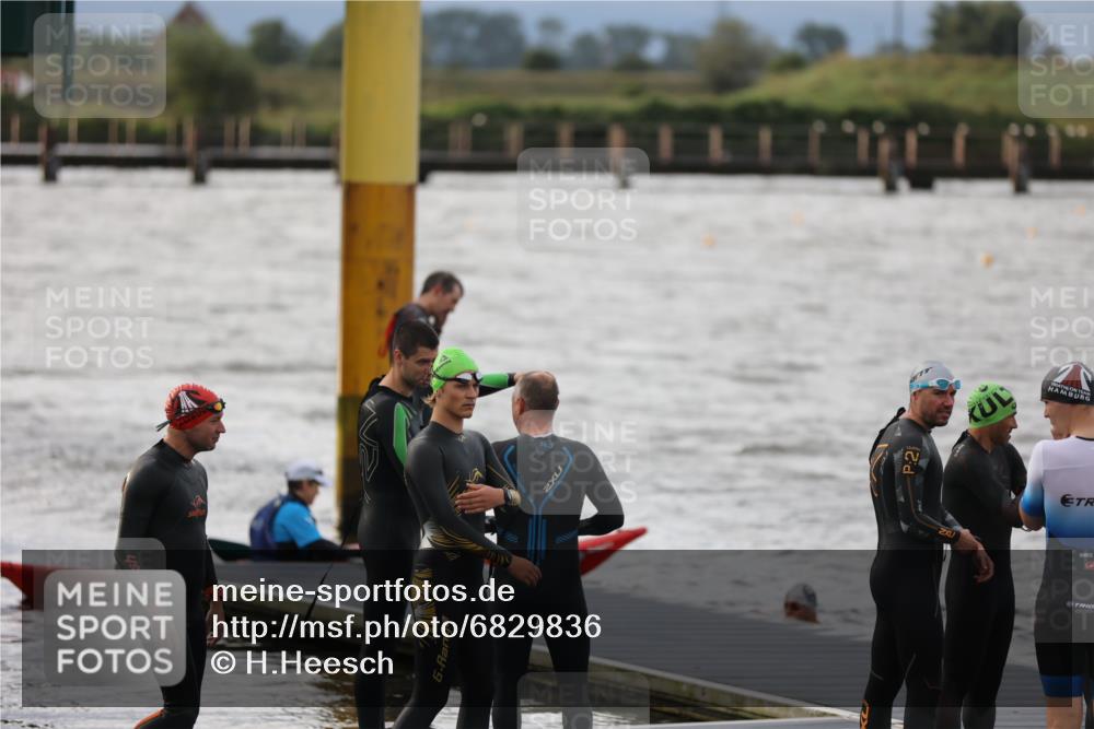 25.08.2024 - Elbe Triathlon Hamburg H.Heesch http://msf.ph/oto/6829836 25.08.2024 07:54:36 Schwimmen  meine-sportfotos.de