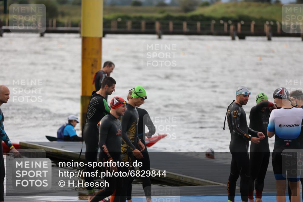25.08.2024 - Elbe Triathlon Hamburg H.Heesch http://msf.ph/oto/6829844 25.08.2024 07:54:37 Schwimmen  meine-sportfotos.de