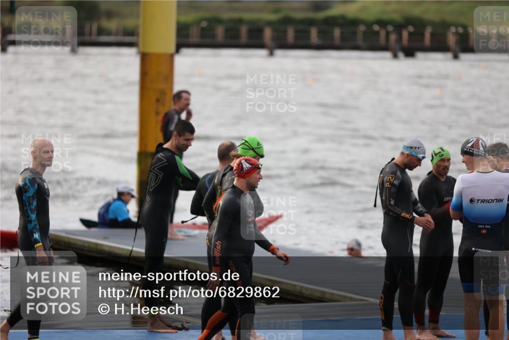 25.08.2024 - Elbe Triathlon Hamburg H.Heesch http://msf.ph/oto/6829862 25.08.2024 07:54:37 Schwimmen  meine-sportfotos.de